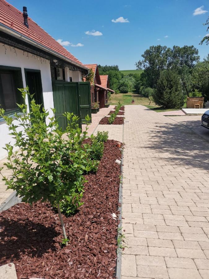 Novak Porta Vendeghaz-Tab, Zala Apartment ภายนอก รูปภาพ